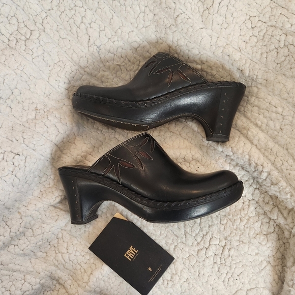 Frye women's leather  clogs, size 9 - Picture 2 of 7